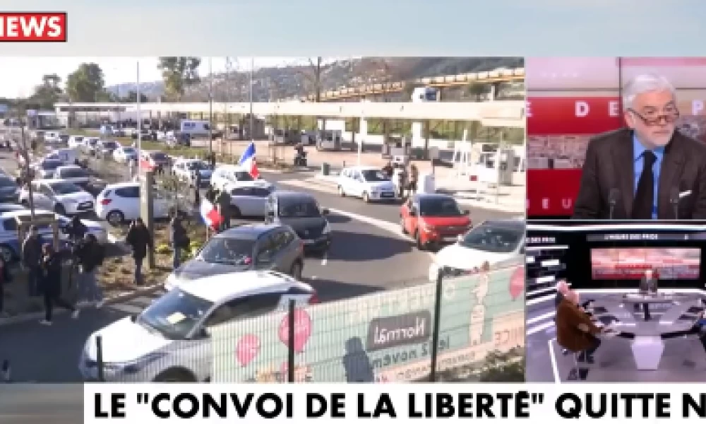 Διαδηλωτές που συμμετέχουν στο γαλλικό «κονβόι της ελευθερίας» πηγαίνουν προς Παρίσι και Βρυξέλλες